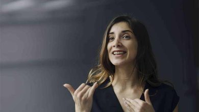 با خود حرف زدن در تنهایی نشانه چیست؟